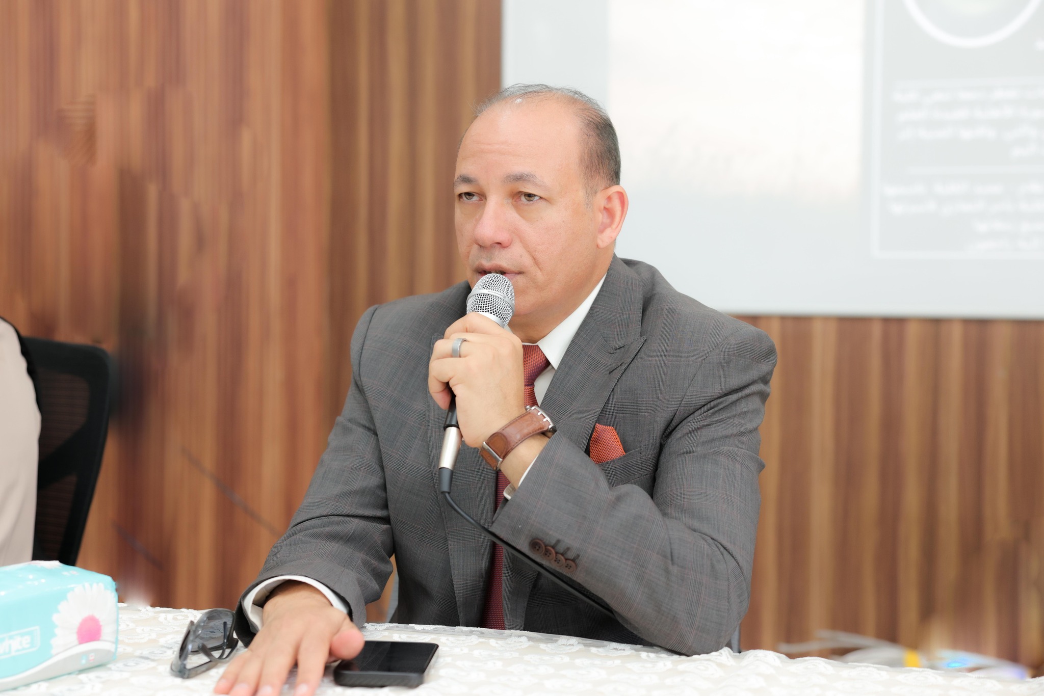 رئيس جامعة المنصورة الأهلية .. إجراءات جديدة لحماية الطلاب ومتابعة شاملة لانتظام الدراسة